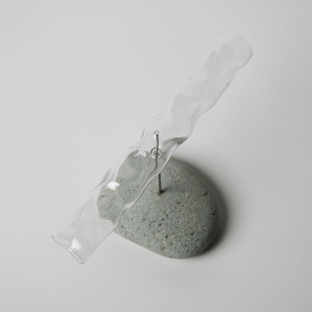A Mobile Swaying with the Wind, Yuragi (L) — Shida Manami