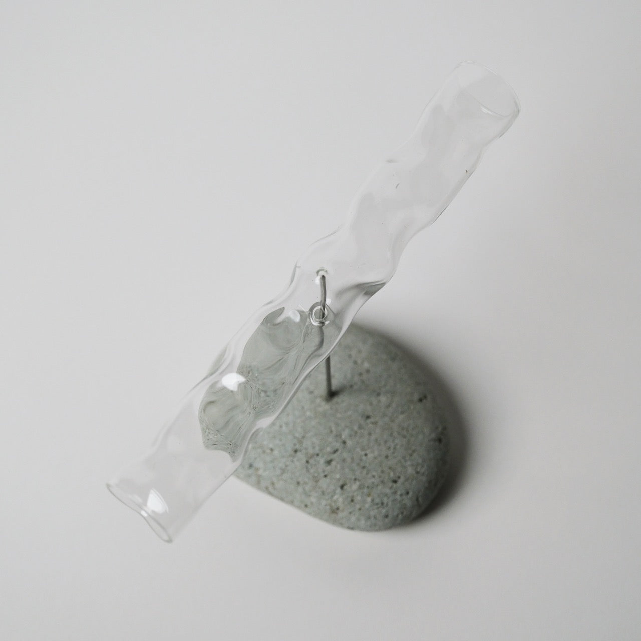 A Mobile Swaying with the Wind, Yuragi (L) — Shida Manami
